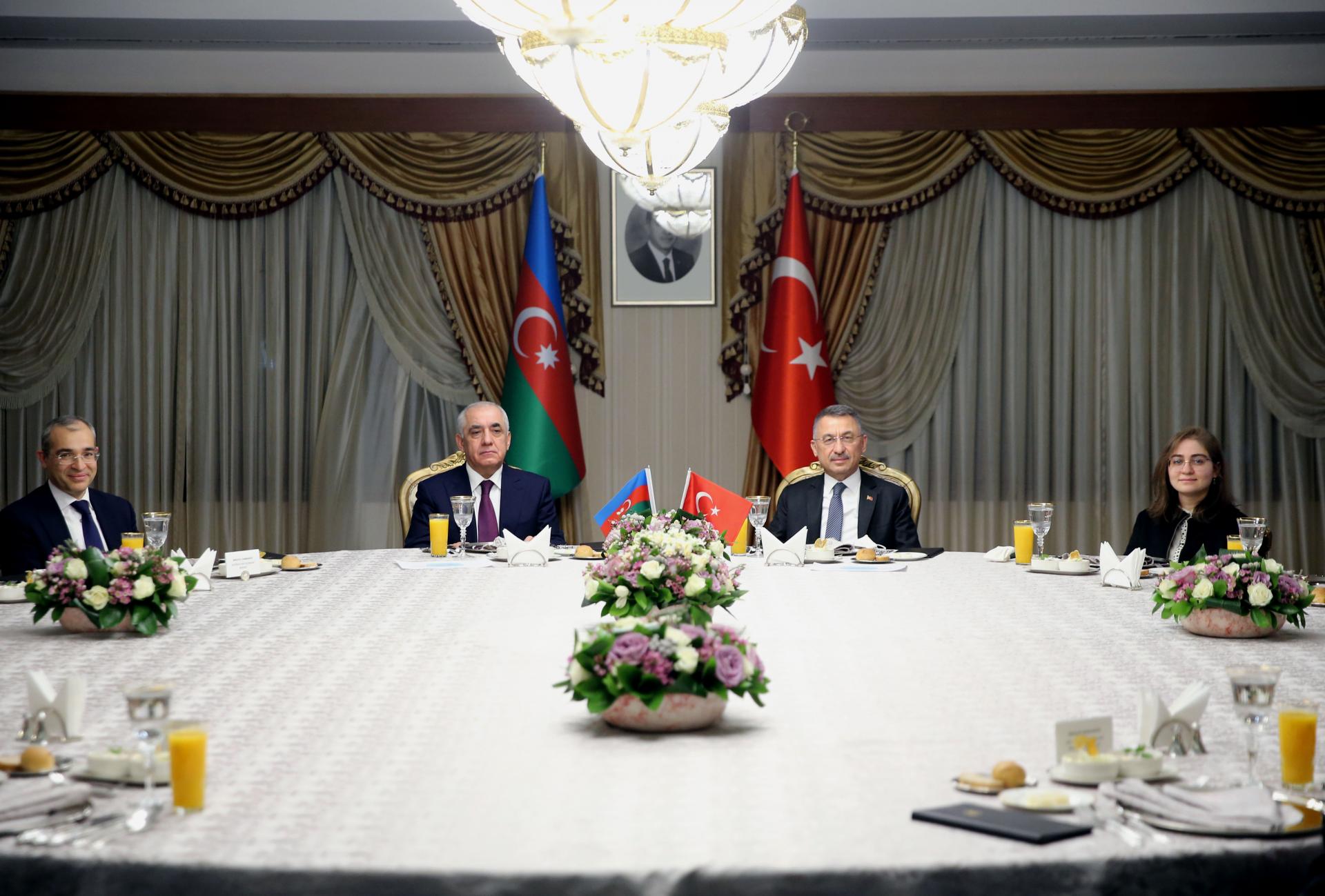Fuat Oktay Azərbaycan Respublikasının Baş naziri Əli Əsədovun şərəfinə şam yeməyi verib