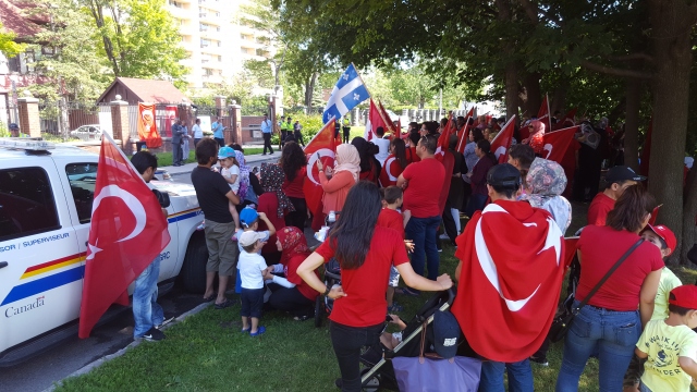 Kanadalı Türklerden FETÖ protestosu 6.jpg