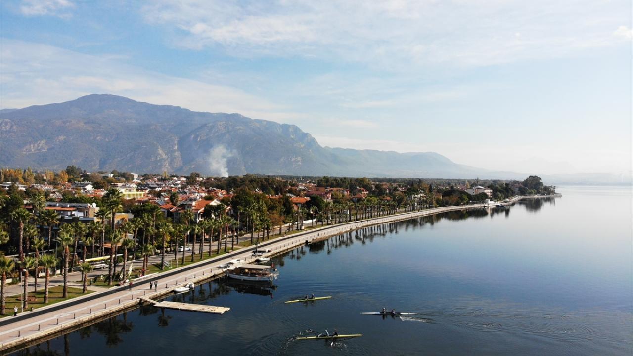 El lago Köyceğiz, el destino indispensable para montar canoa y practicar remo