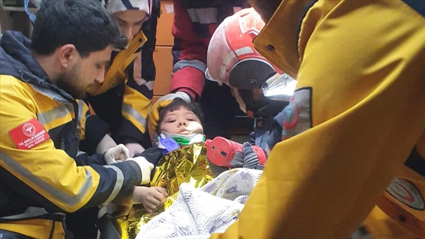 Így mentettek ki gyerekeket a romok alól a földrengés után