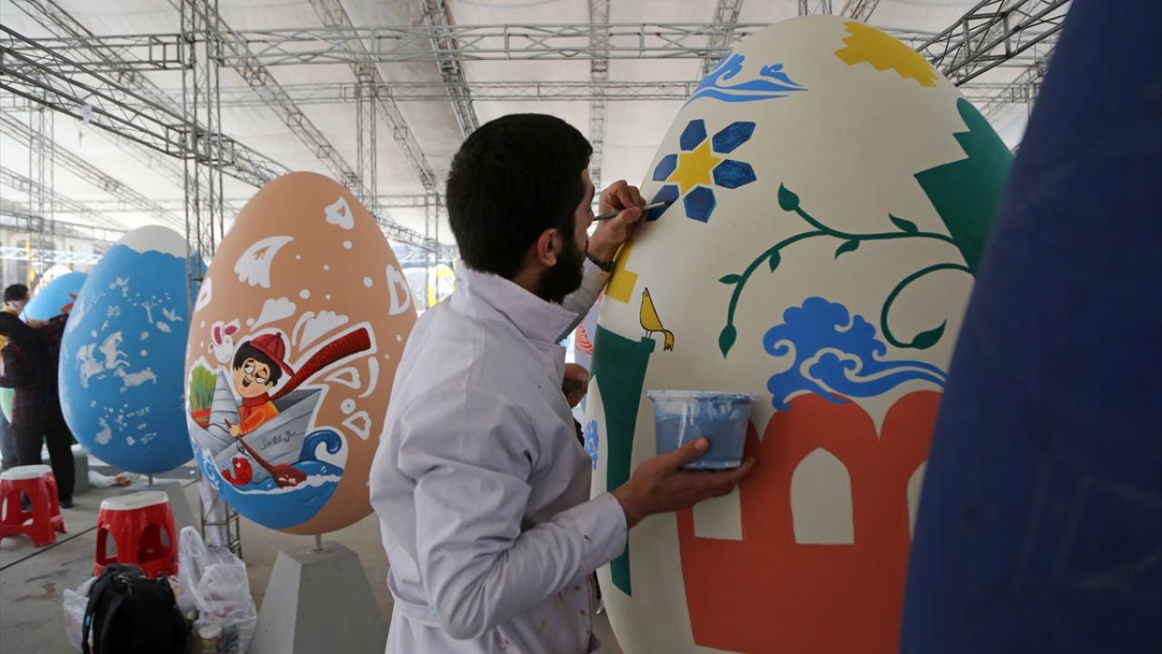 Los iraníes en todo el mundo se preparan para la llegada del año nuevo persa. Esta fiesta milenaria iraní coincide con el equinoccio solar que da inicio a la primavera