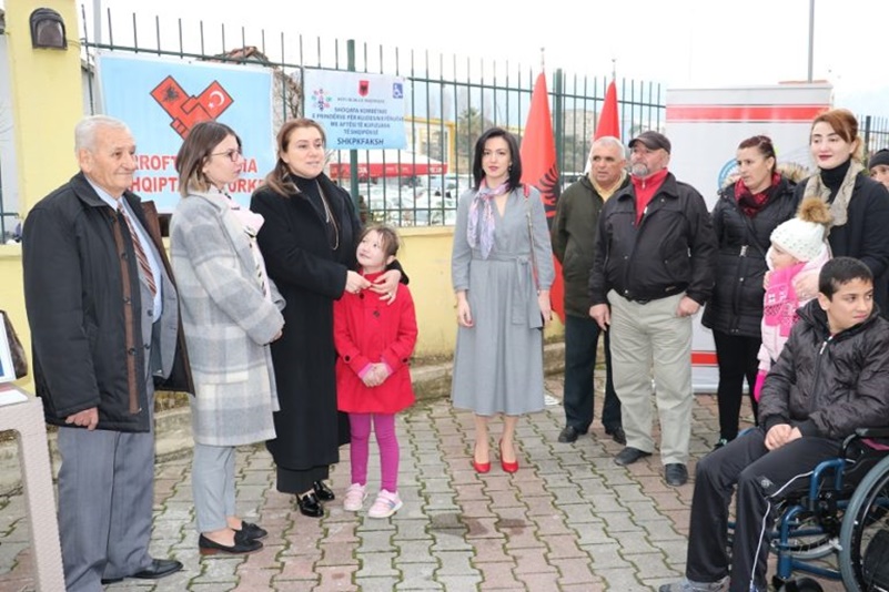 Ndihma për familjet në nevojë në Shqipëri