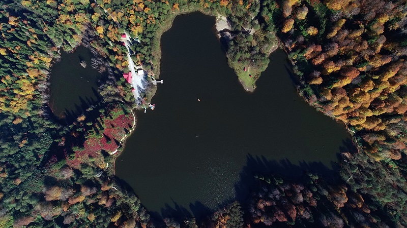 El lago Borcka en Artvin, Turquía
