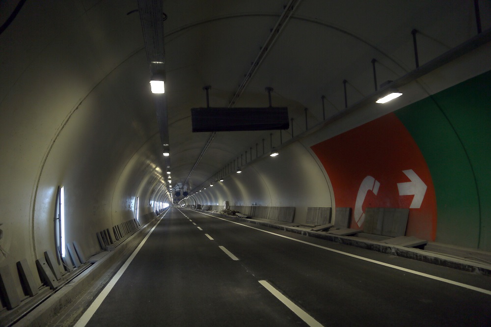 Awraziya tunnele