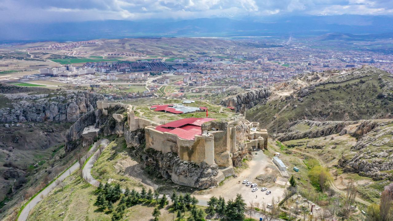 Descubren un 'área de templo al aire libre' de 2.800 años perteneciente al período Urartu en Elazığ