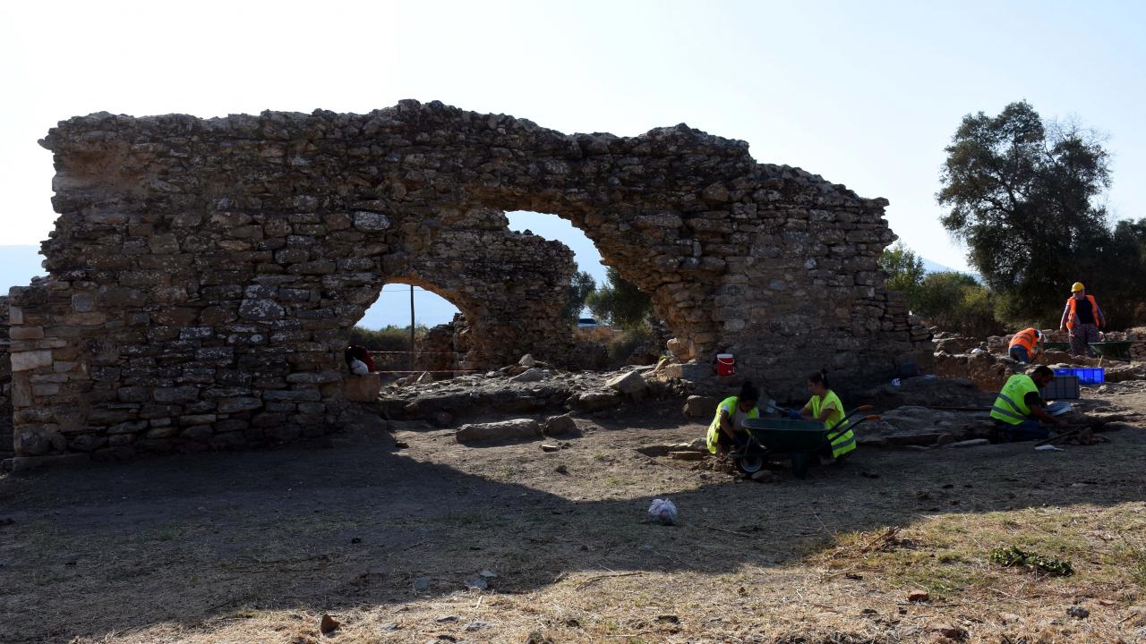 Los baños, que se consideran que pertenecen a la época de la Antigua Roma en la ciudad antigua de Euromos, ubicada en el distrito de Milas de la provincia de Muğla, abrirán sus puertas a los turistas