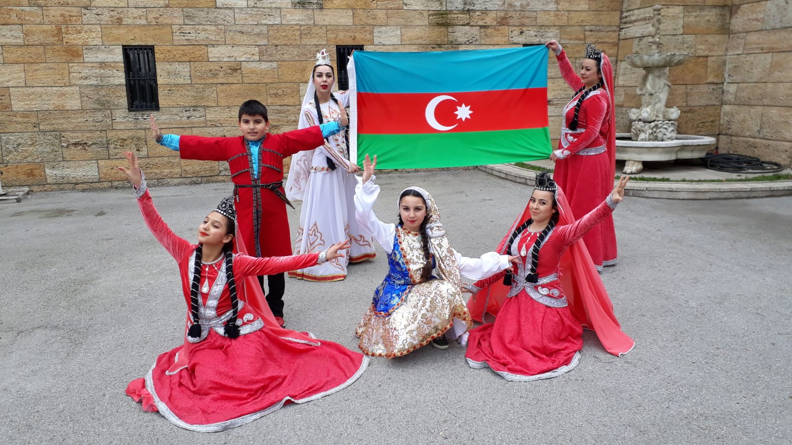 Ankarada Dünya Xalq Rəqsləri Simpoziumu_08.jpg