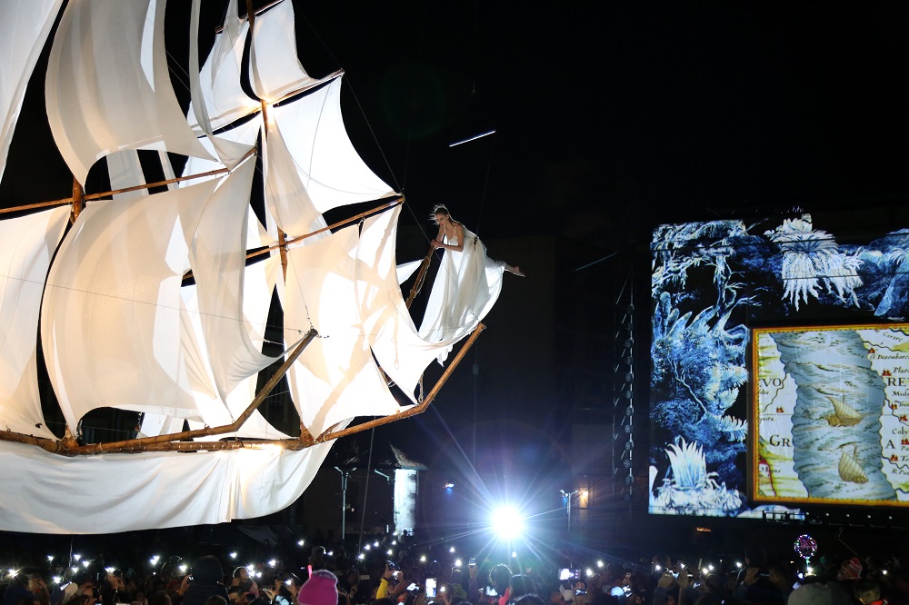 “Más cerca de las estrellas” ilumina la Plaza de Bolívar de Bogotá