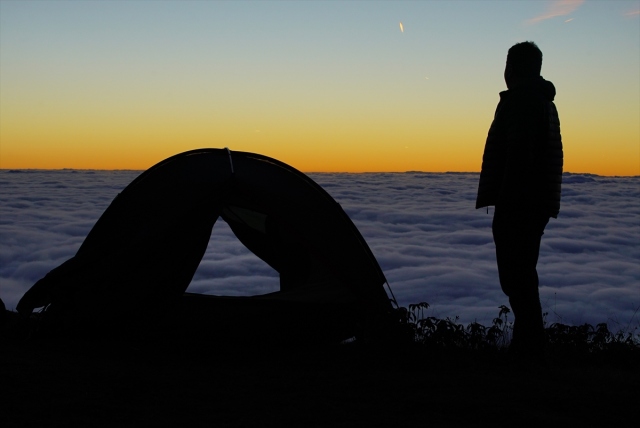 Un paisaje espectacular: mar de nubes en los montes Kaçkar