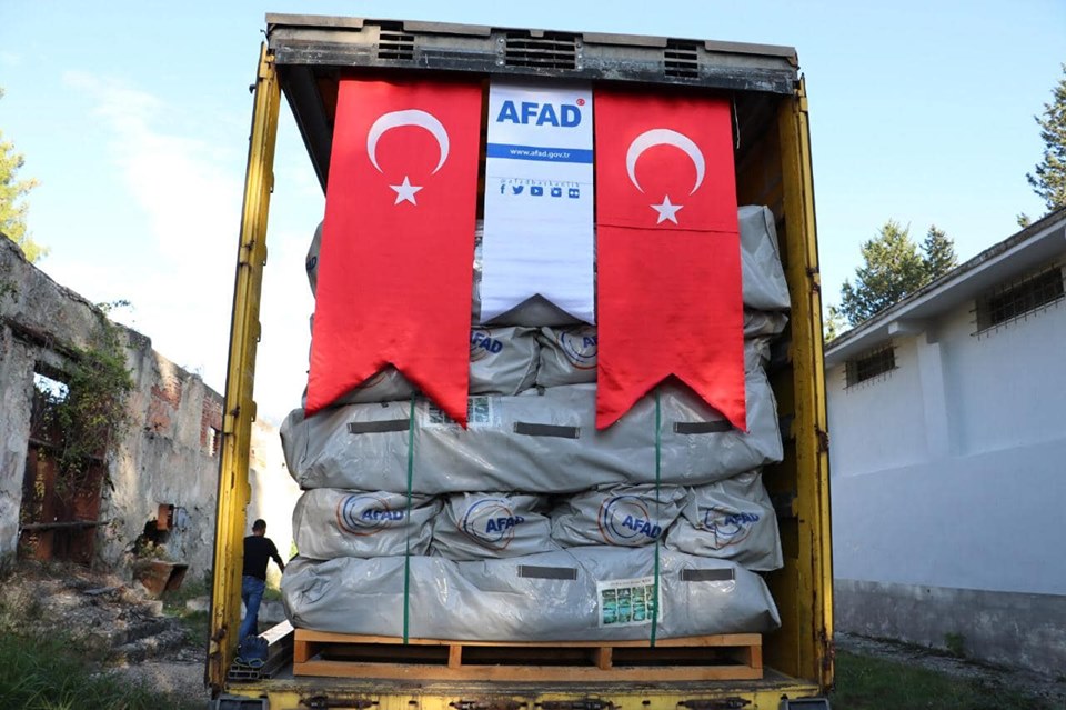Ndihmat turke për të prekurit nga tërmeti
