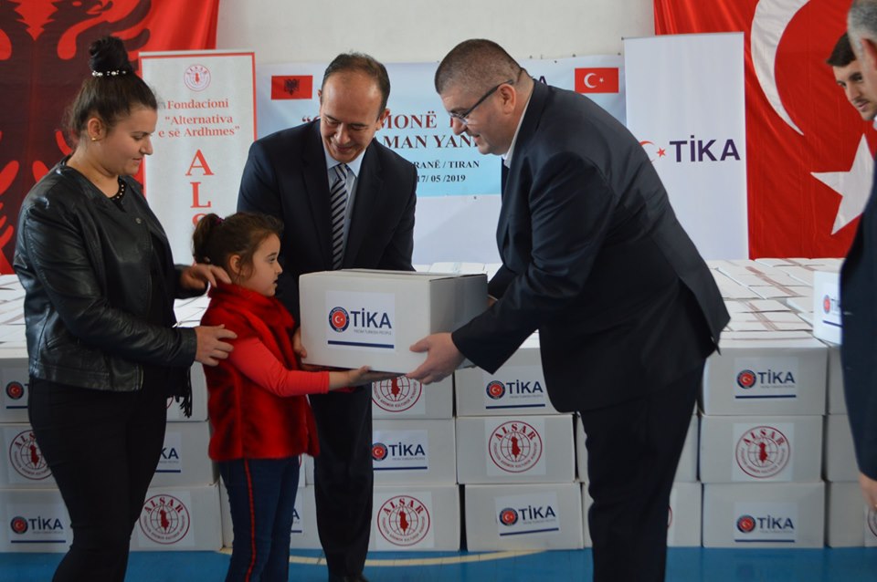 Institucionet turke në ndihmë të familjeve shqiptare gjatë muajit të Razamanit