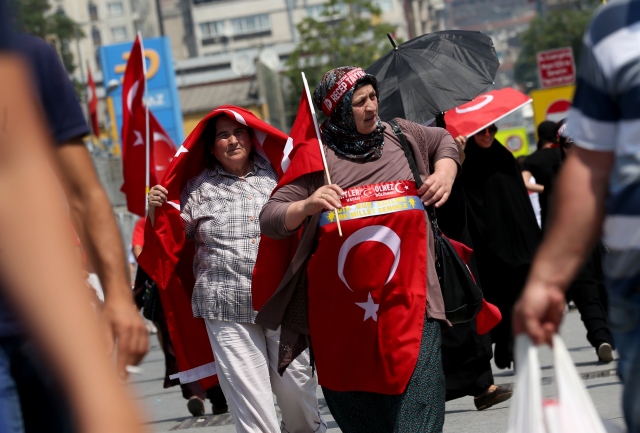 Des millions de personnes affluent à Yenikapi