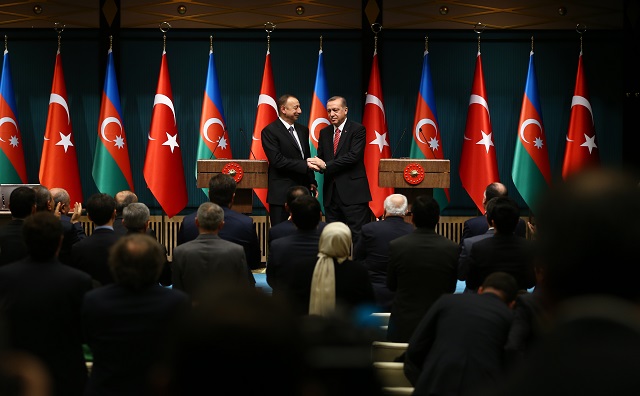 Au cours de la 5ème édition du conseil de coopération stratégique de haut niveau, plusieurs accords importants ont été signés à la suite d’un tête-à-tête entre les présidents azerbaïdjanais Ilham Aliyev et turc Recep Tayyip Erdoğan.