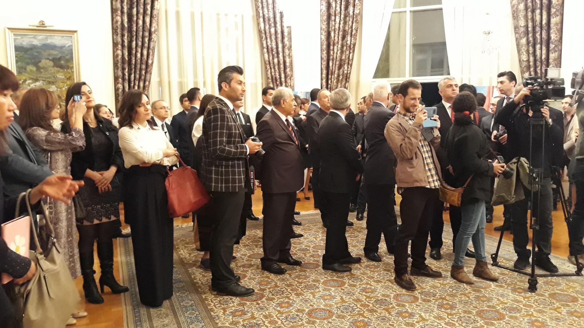 Azərbaycan Səfirliyi_rəsm qalereyası_01