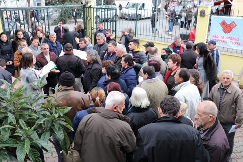 Ndihma për familjet në nevojë në Shqipëri