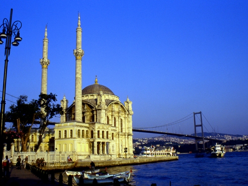 Xhamia Ortakoy në Stamboll
