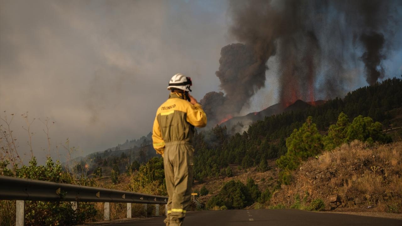 La actividad volcánica en La Palma obliga a una evacuación masiva