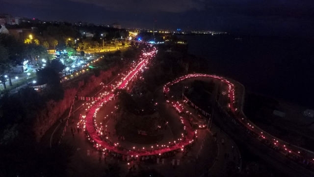 U Antaliji se zavijorila turska zastava duga 600 metara