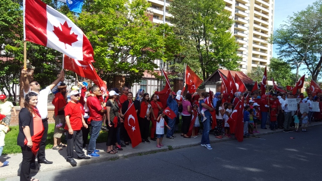 Kanadalı Türklerden FETÖ protestosu 1.jpg