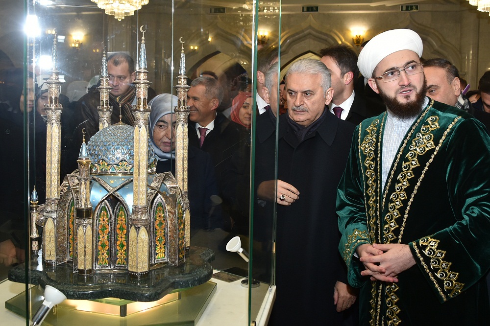 Binali Yıldırım Qol Şärif mäçetendä