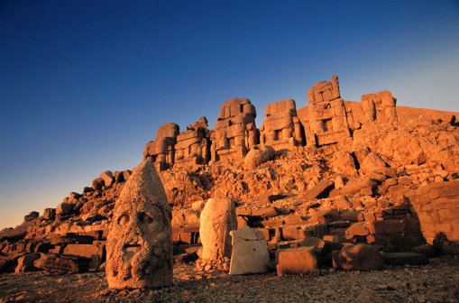 Türkiyənin turizm mərkəzlərindən biri olan Nemrut dağından
