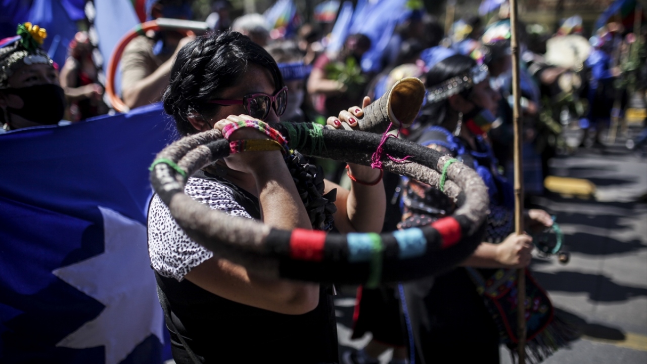 Intervención policial en protesta de los mapuches