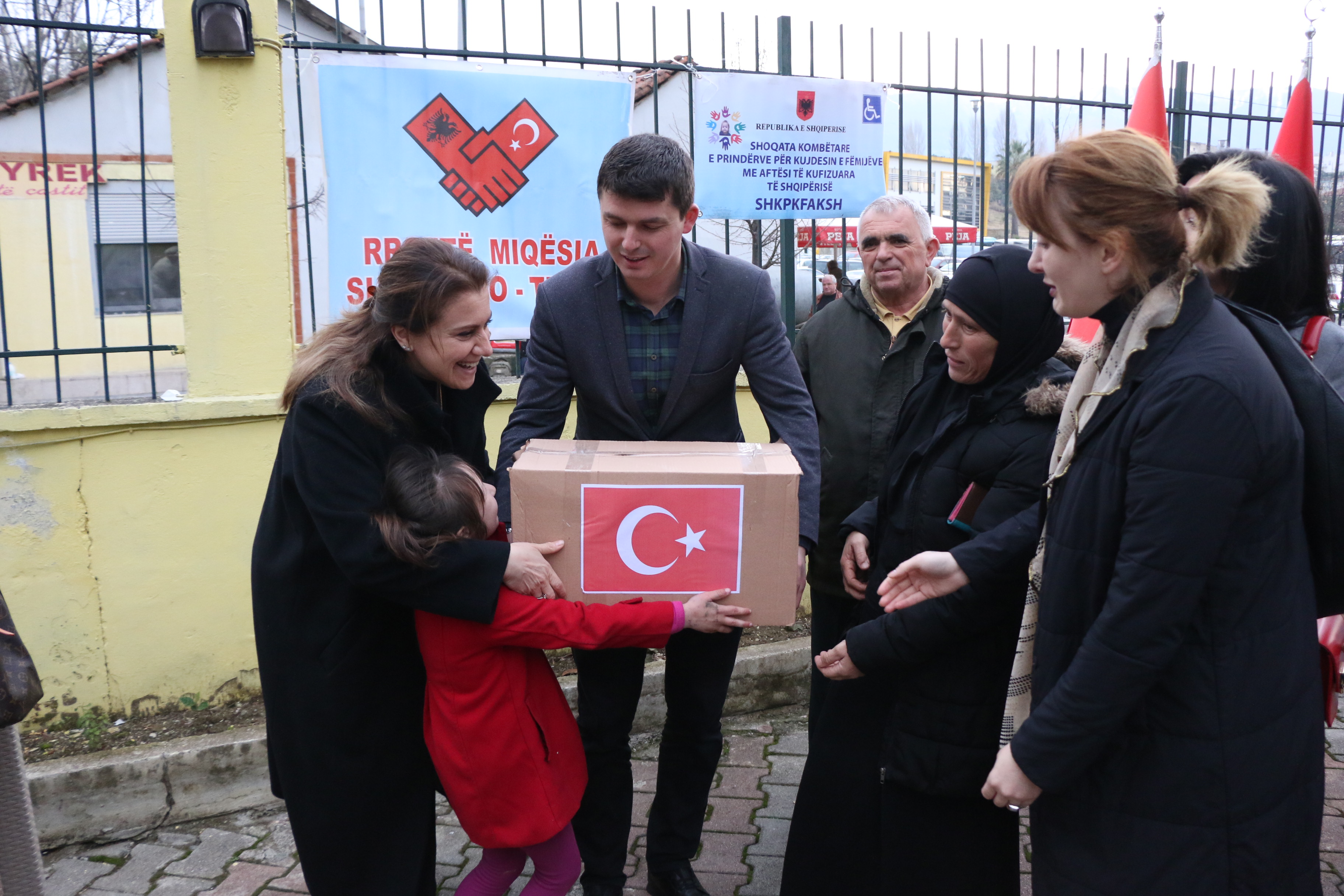 Ndihma për familjet në nevojë në Shqipëri