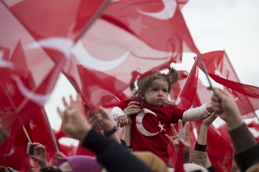 Ärdoğan referendumnan soň ilbaşı idaräse kölliyätendä xalıq belän oçraştı