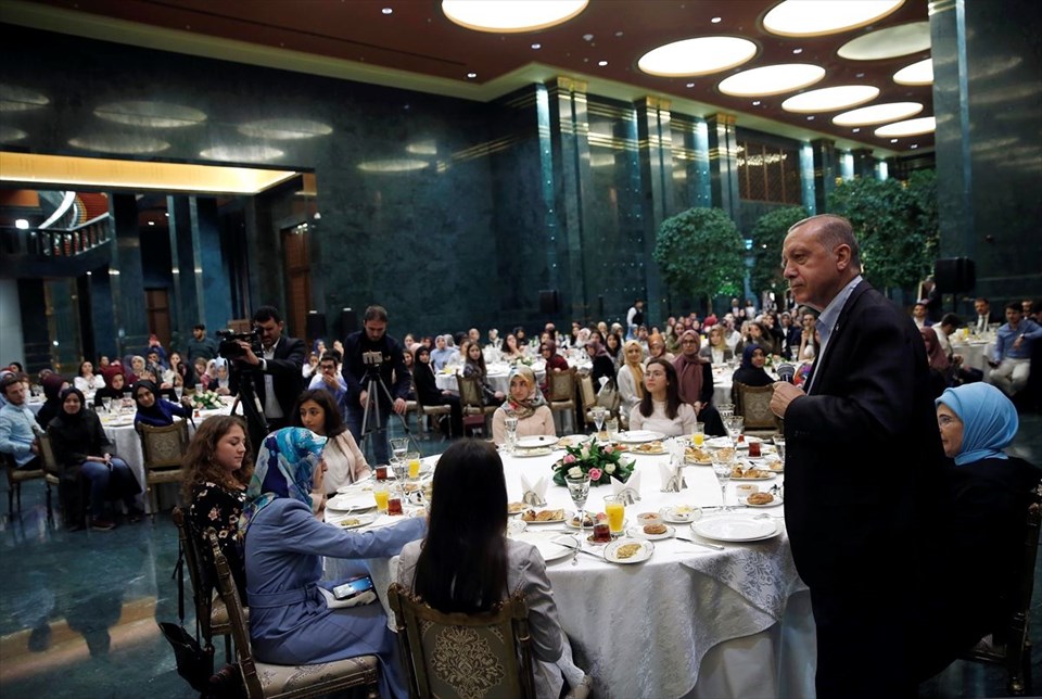 Supruga predsjednika Erdogana, Emine Erdogan, upriličila sahur za omladinu