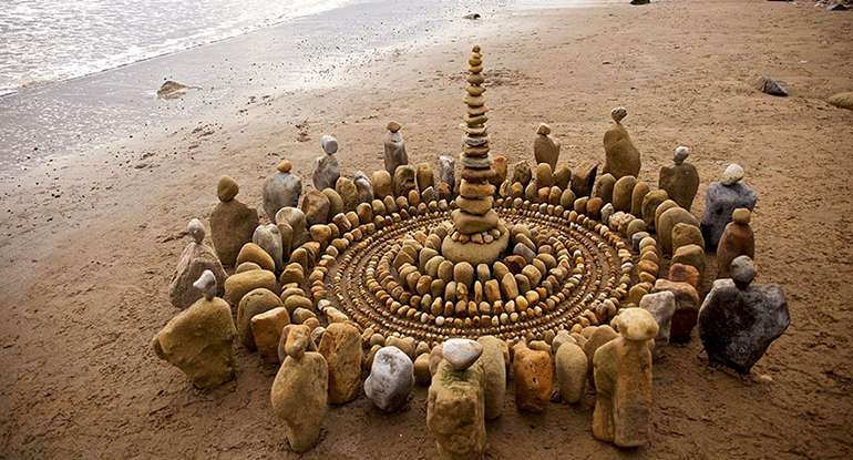 Mandalas alucinantes de materiales naturales
