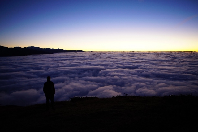 Un paisaje espectacular: mar de nubes en los montes Kaçkar