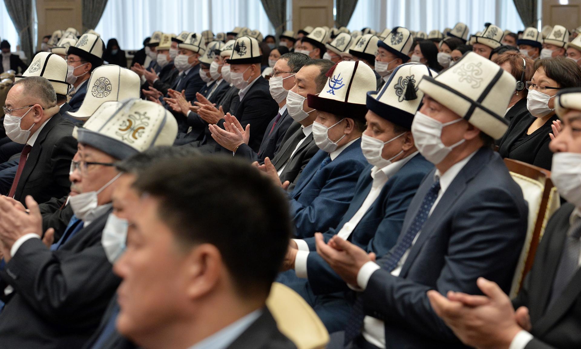 Ак калпак жана улуттук кийим күнү Кыргызстанда салтанаттуу белгиленди