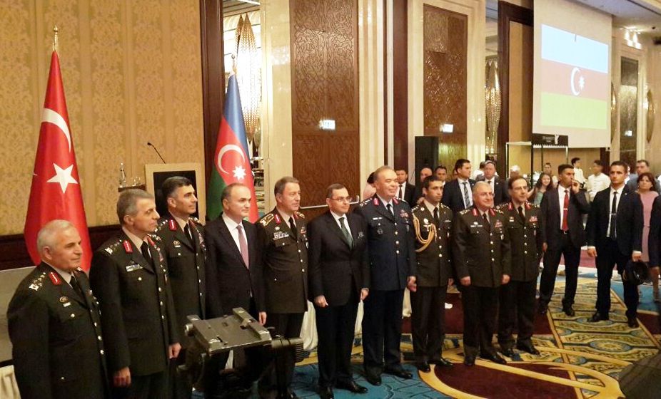 Azerb. elci ve generallar_01.jpg