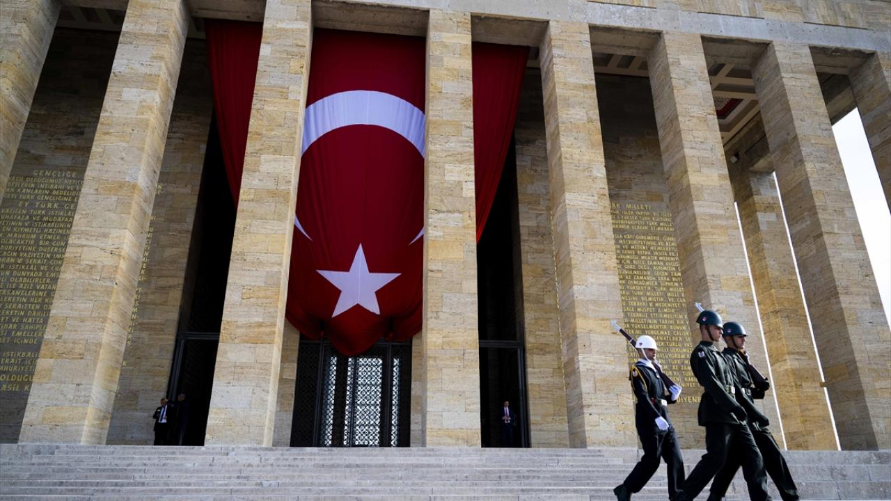 Cumhuriyetin 100. Yılında yüz binlerce ziyaretçi Anıtkabir'de (10).jpg