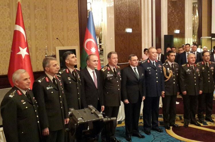 Azerb.elci ve generallar_02.jpg