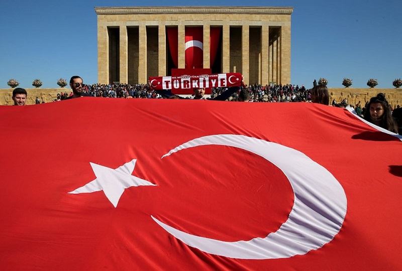 Toda Turquía celebra con gran entusiasmo el 29 de Octubre, Día de la República