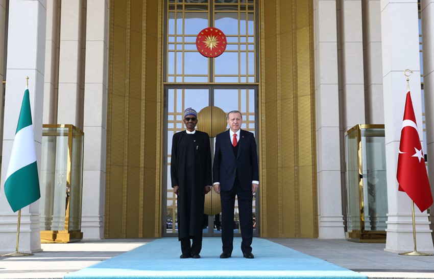 Presiden Turki Recep Tayyip Erdoğan bertemu dengan Presiden Nigeria Muhammad Bukhari di Ankara.