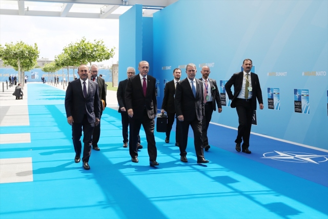 Foto Presiden Erdoğan pada Kemuncak NATO di Brussels