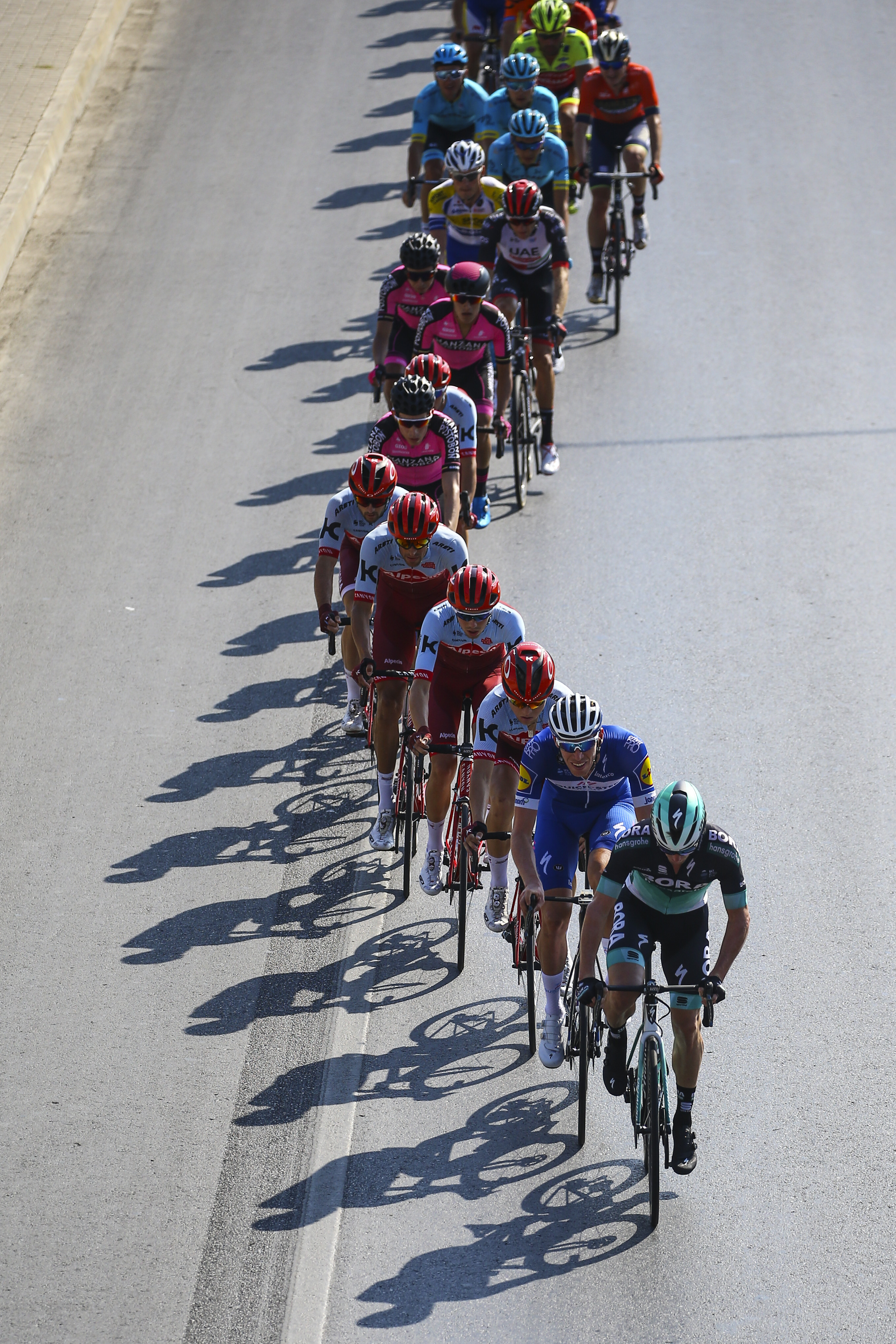 Los ciclistas compiten en la 3ª etapa de Fethiye-Marmaris del 54º Tour Presidencial de ciclismo en Turquía 2018 en Mugla, Turquía el 11 de octubre de 2018. (Mustafa Kamaci - Agencia Anadolu)