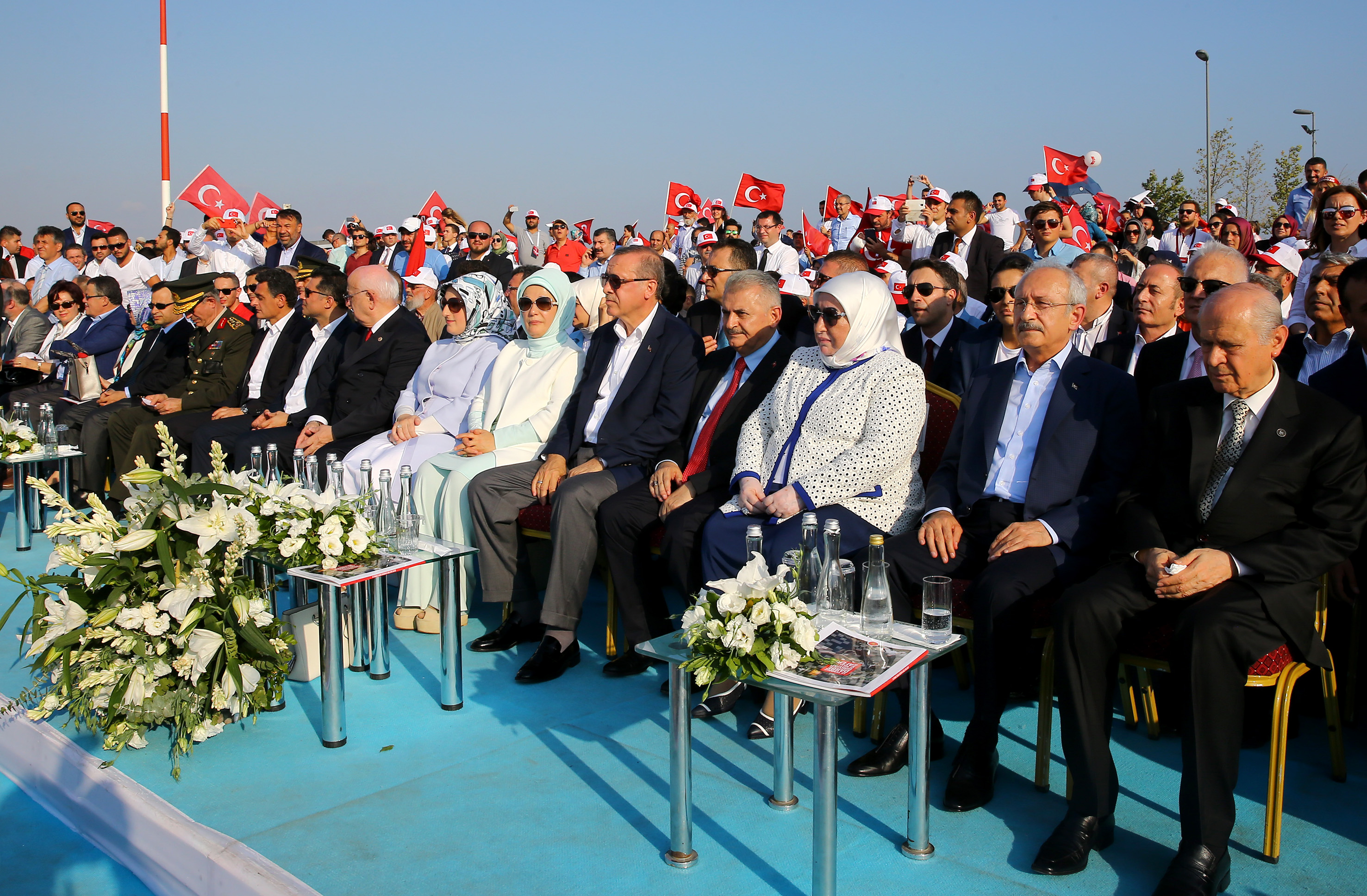 ئىستانبۇلدا ئۆتكۈزۈلگەن «دېموكراتىيە ۋە شېھىتلەر» يىغىلىشىدىن كۆرۈنۈشلەر...
