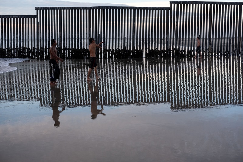 Sigue la espera de los inmigrantes en la frontera de México con Estados