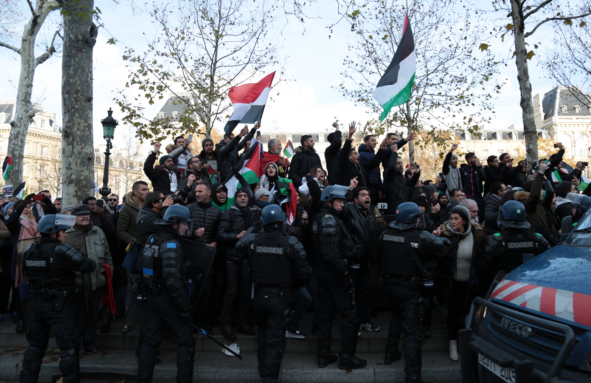 Foto Aksi Unjuk Perasaan di Paris Menentang Israel