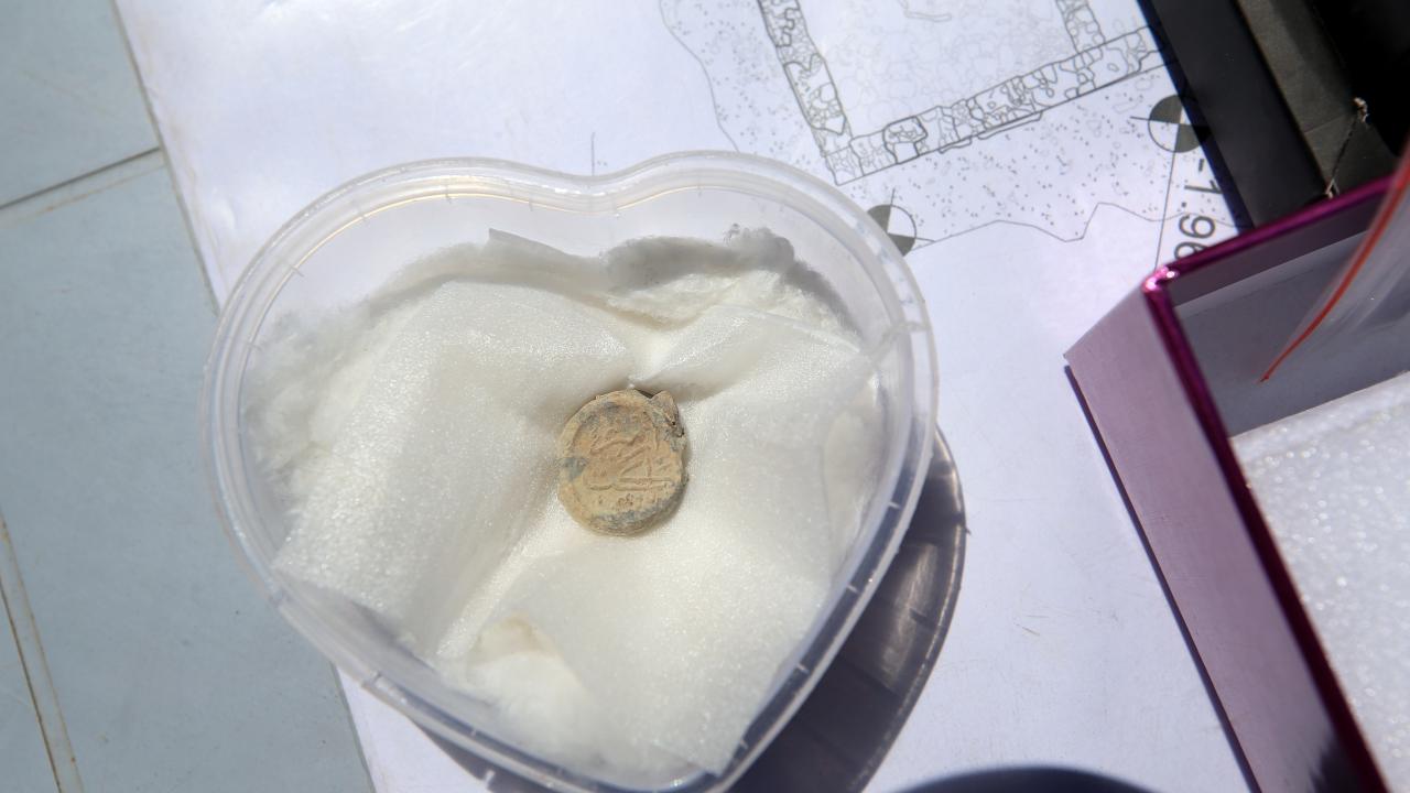 Encuentran envases farmaceúticos contra epidemias durante las excavaciones de la ciudad antigua de Patara en Antalya