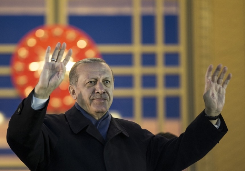 Ärdoğan referendumnan soň ilbaşı idaräse kölliyätendä xalıq belän oçraştı