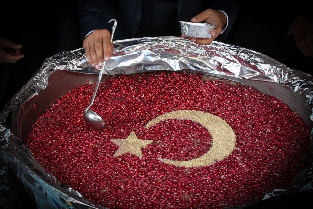 توزیع عاشوره از سوی ریاست جمهوری ترکیه