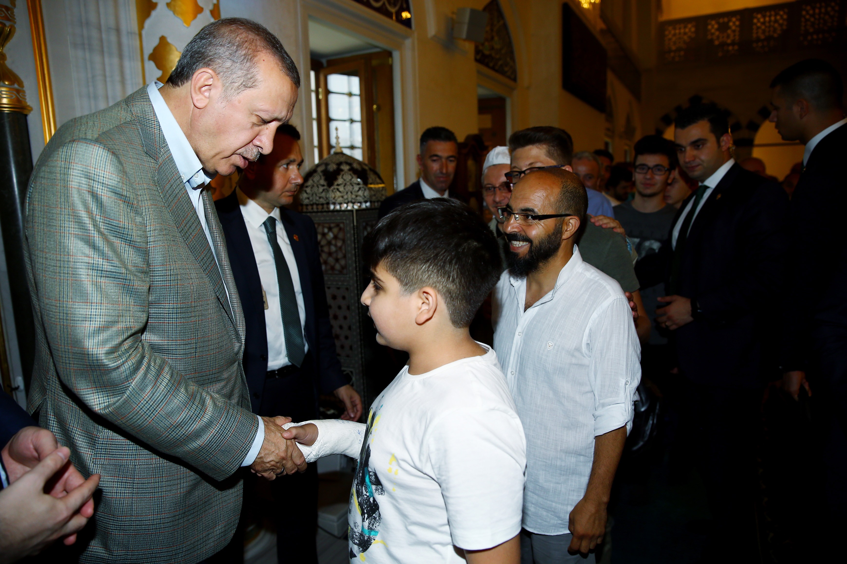اردوغان د اختر د لمانځه د ادا كولو نه وروسته