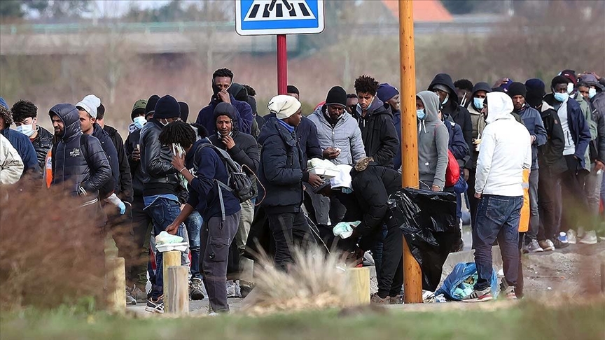 France : les migrants laissés à leur sort à Calais