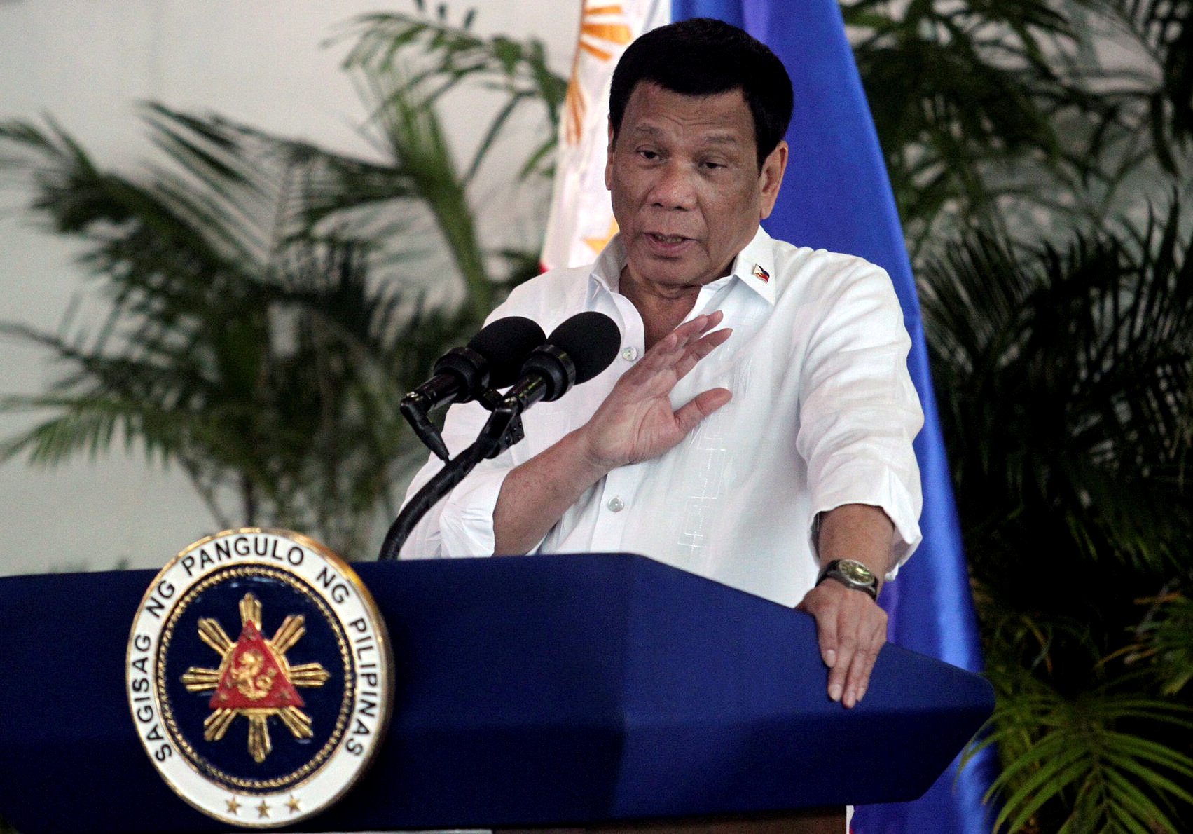 Duterte Memberhentikan Duta Besar karena Melakukan Kekerasan pada Pekerjanya