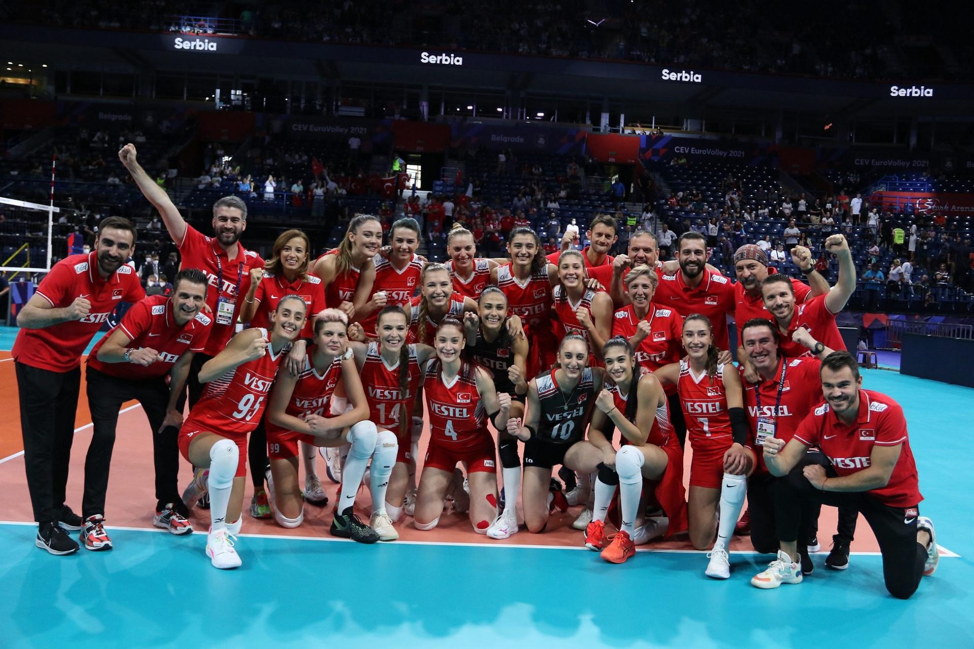 "Sulltaneshat e rrjetës" marrin një medalje bronzi dhe vendin e tretë në CEV 2021
