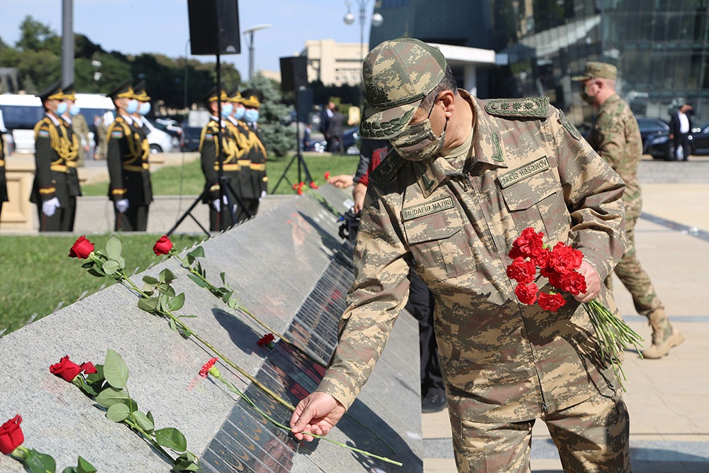 20 Yanvar şəhidlərinin xatirəsi bir dəqiqəlik sükutla yad olunub